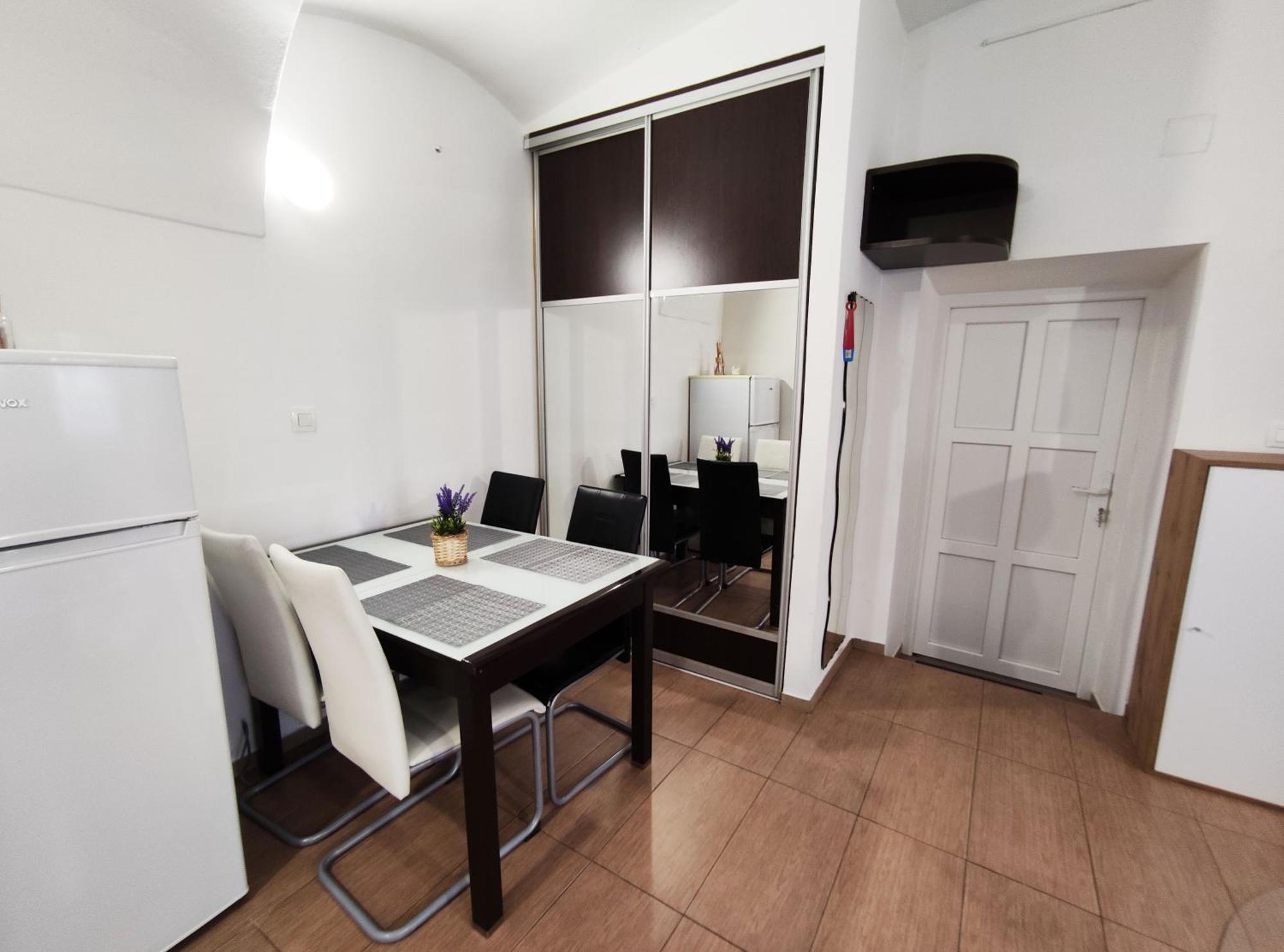 Studio Apartment Sisters 3-4 Любляна Екстер'єр фото
