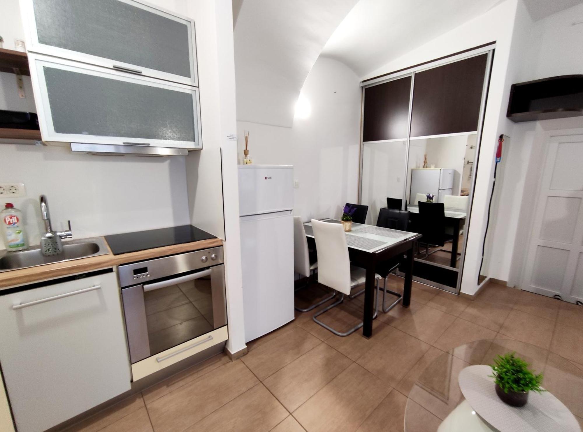 Studio Apartment Sisters 3-4 Любляна Екстер'єр фото