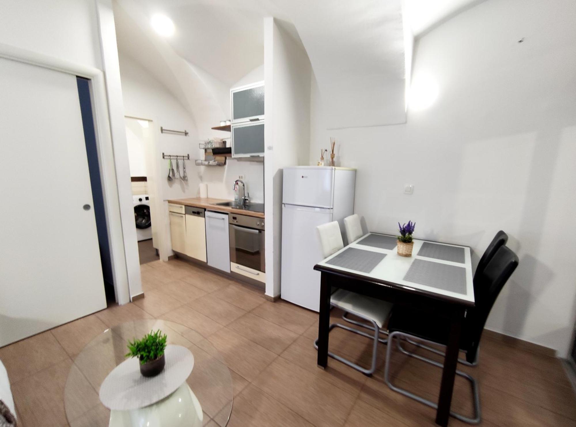 Studio Apartment Sisters 3-4 Любляна Екстер'єр фото